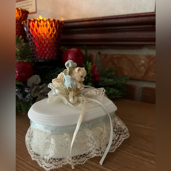 Rare Vintage 1970’s Porcelain
Kitty Heart Lace Trinket Box‼️FINAL SALE Price - Picture 2 of 6